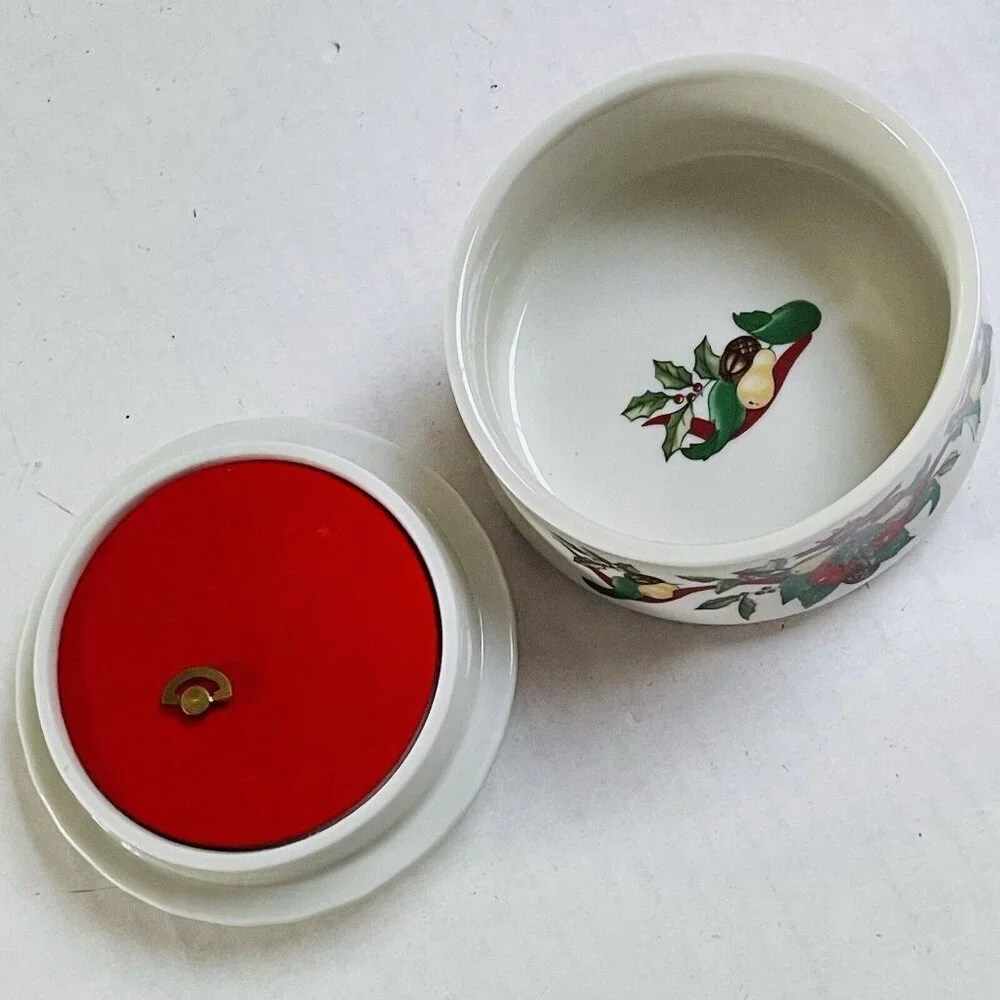 Heritage House Melodies Fine Porcelain Music Trinket Box Silent Night Gift Decor